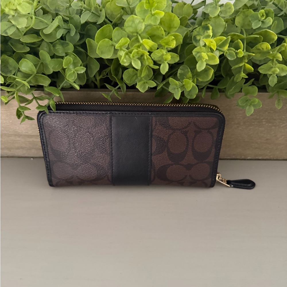 Coach Wallet - Picture 3 of 12